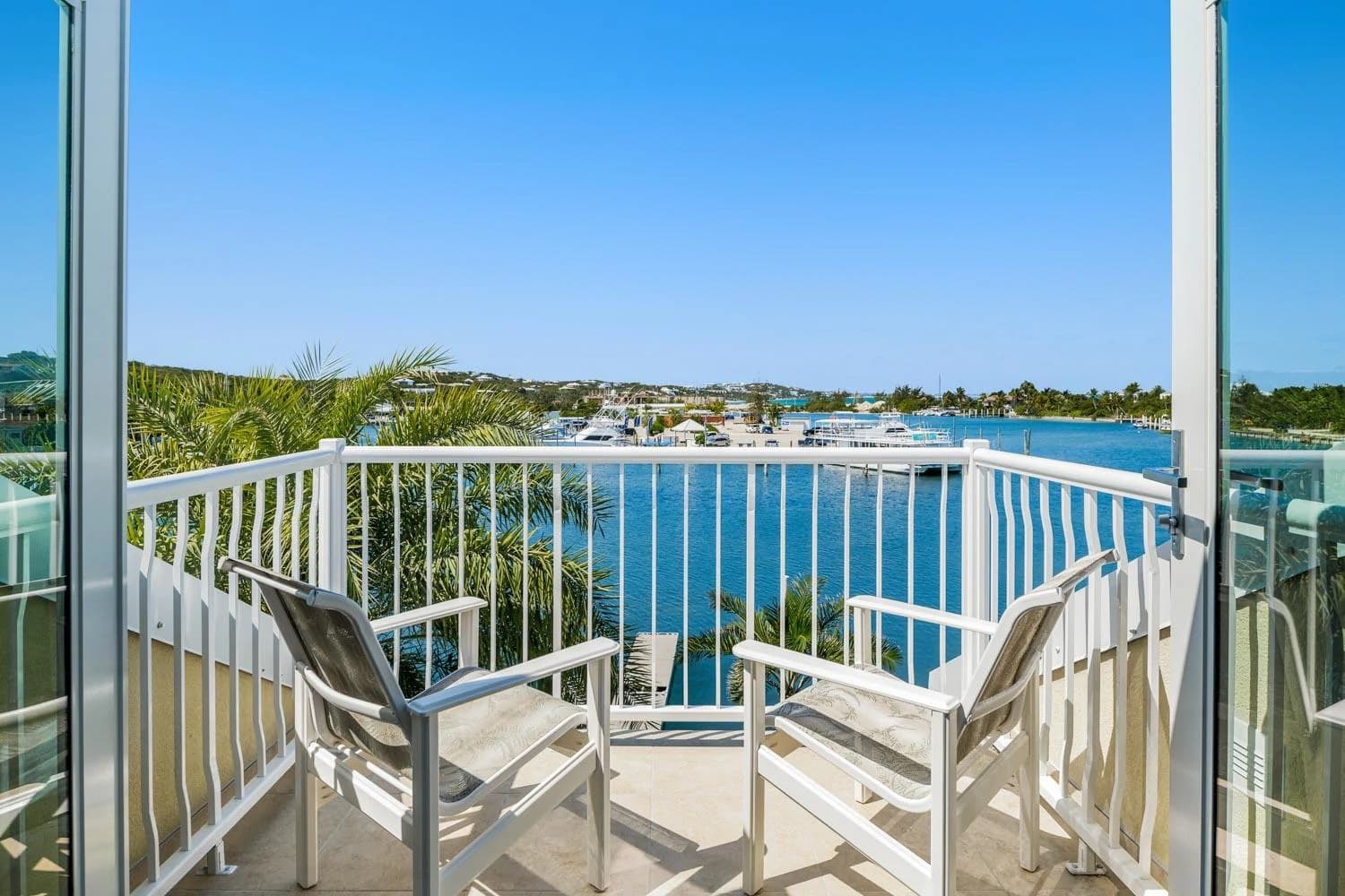 B2 Yacht Club | Turtle Cove