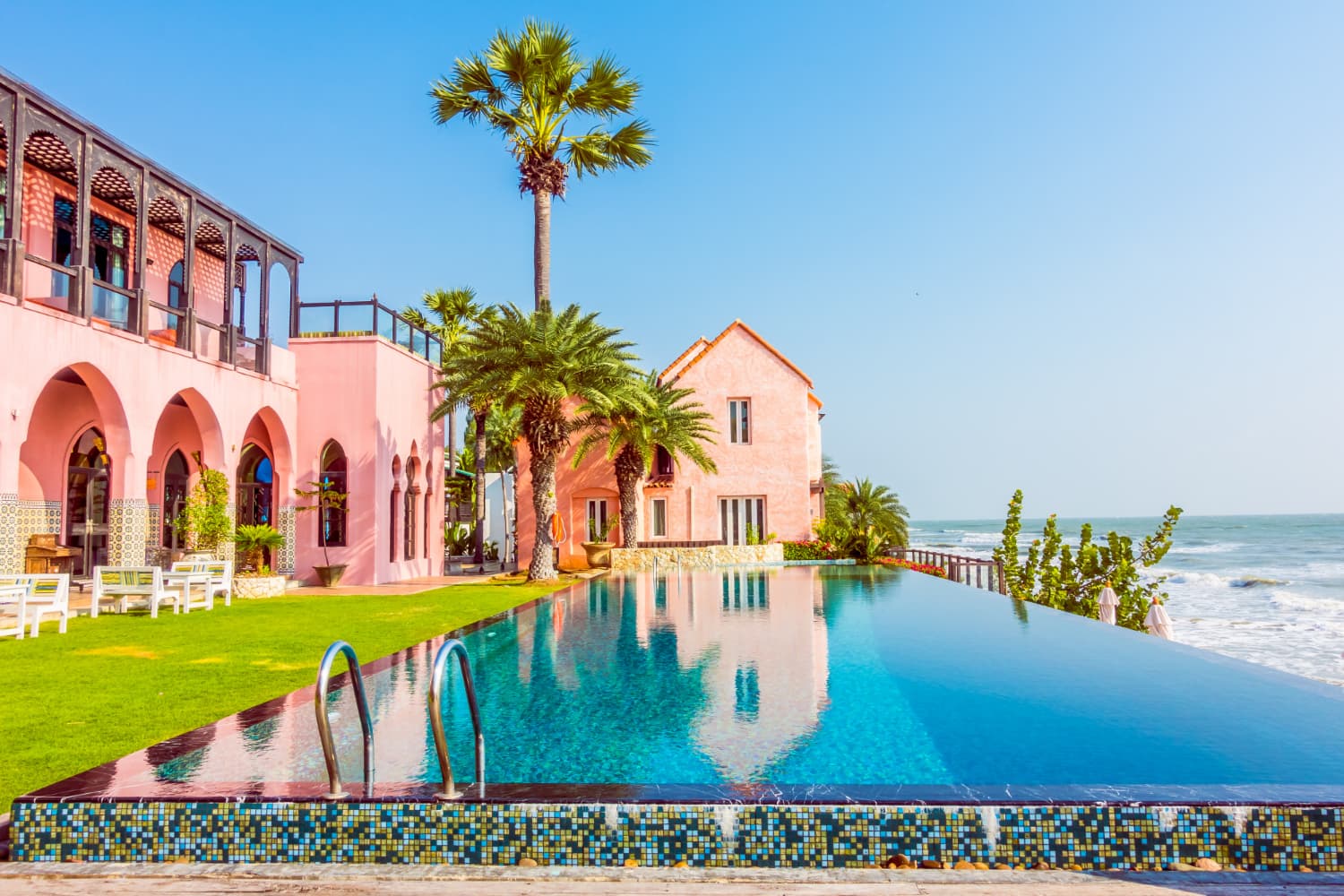 Modern Villas in Dubai and Why You Should Buy One
