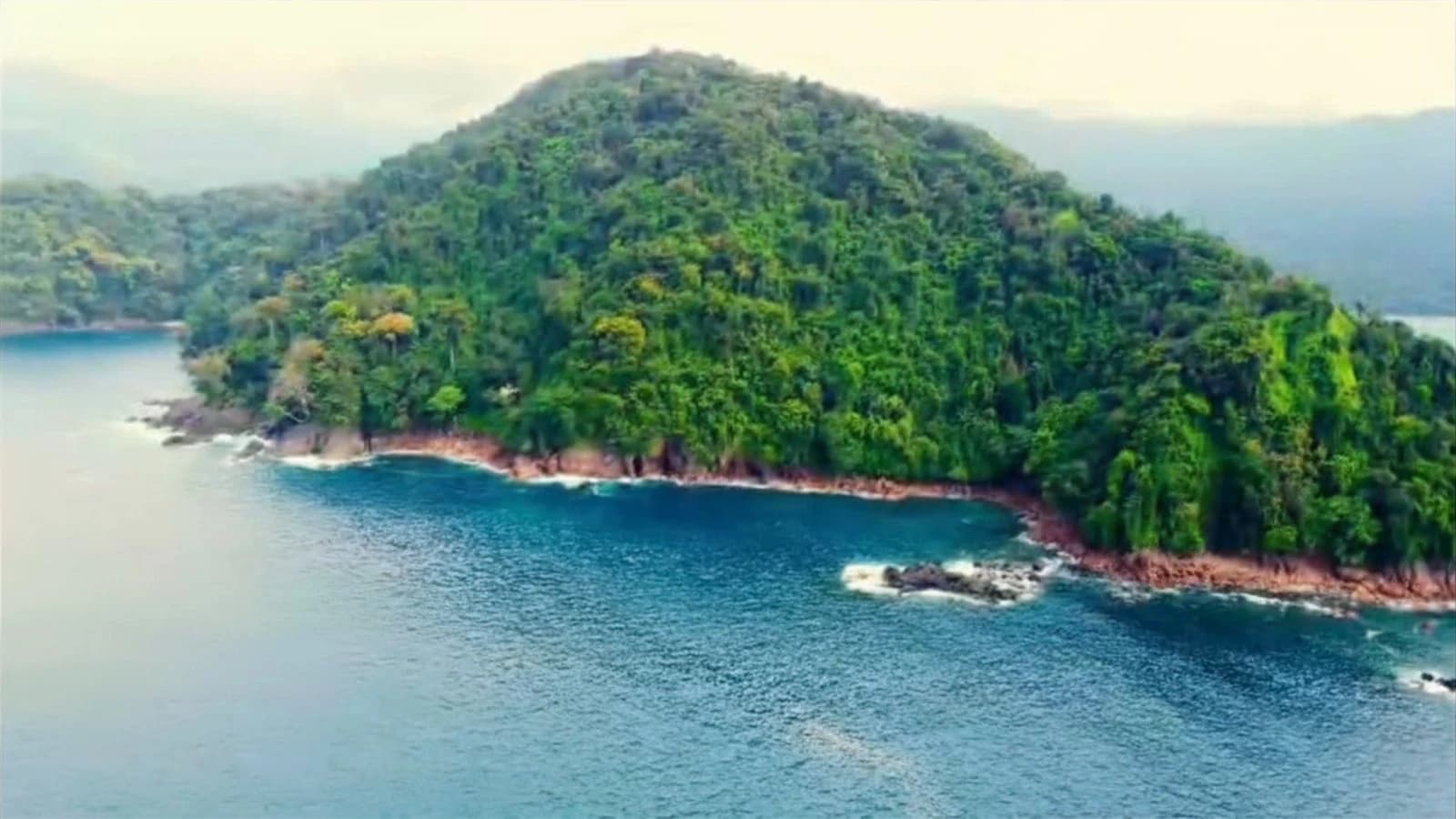 820-Hectare Oceanfront Land at Pinas Bay, Darien - photo 9