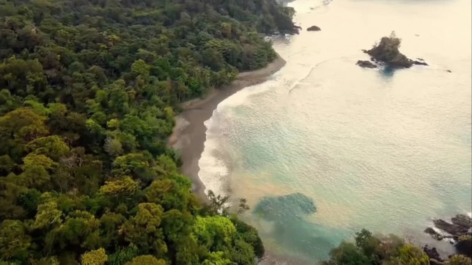820-Hectare Oceanfront Land at Pinas Bay, Darien - photo 4
