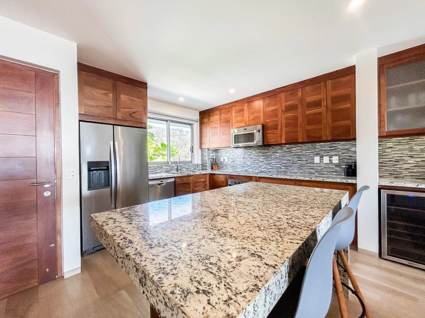 Cosmo 11 – 2 Bedroom Oceanview Condo - photo 5