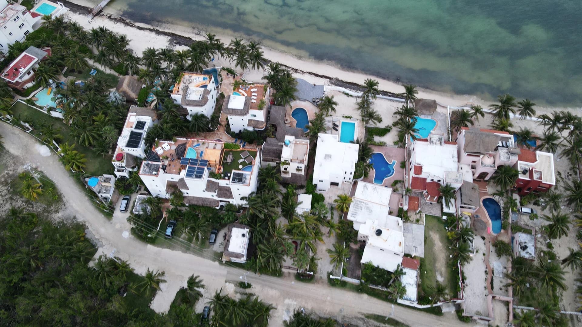Sirena 5 Bedroom Beachfront Villa - photo 8