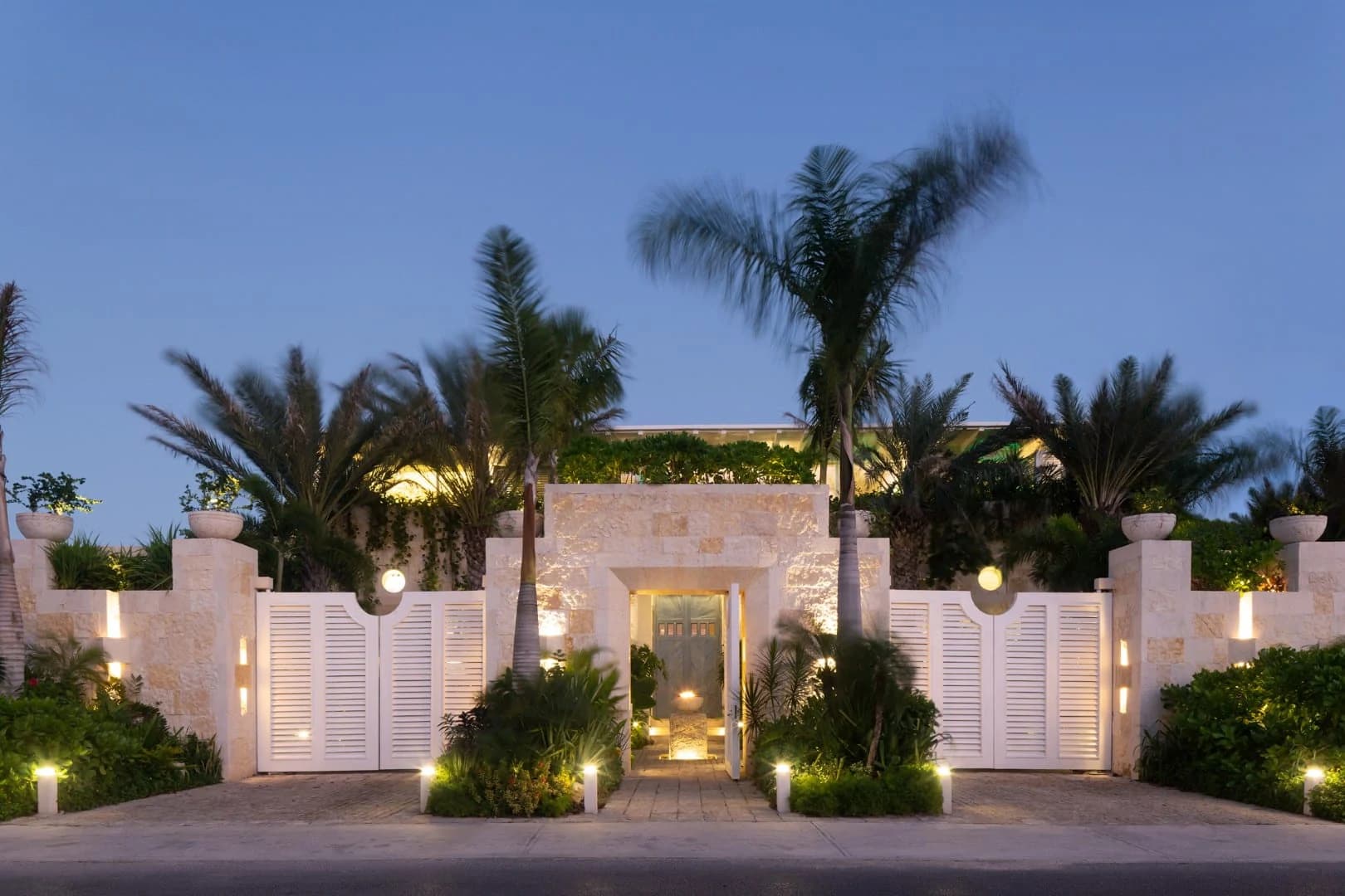 High-Performing Cancun Beachfront Turnkey Villa - photo 24