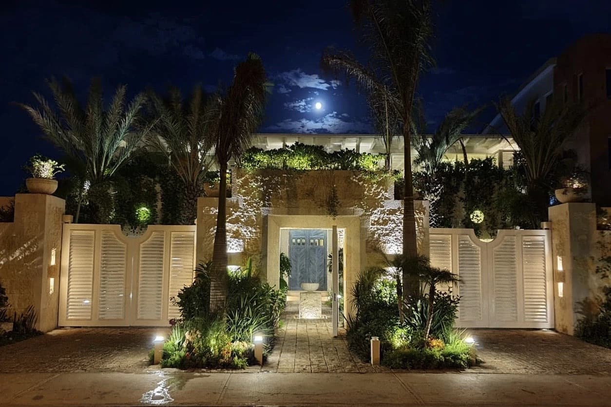 High-Performing Cancun Beachfront Turnkey Villa - photo 11