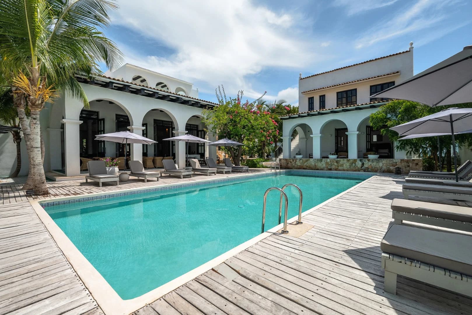 Rae’s Villa - photo 1