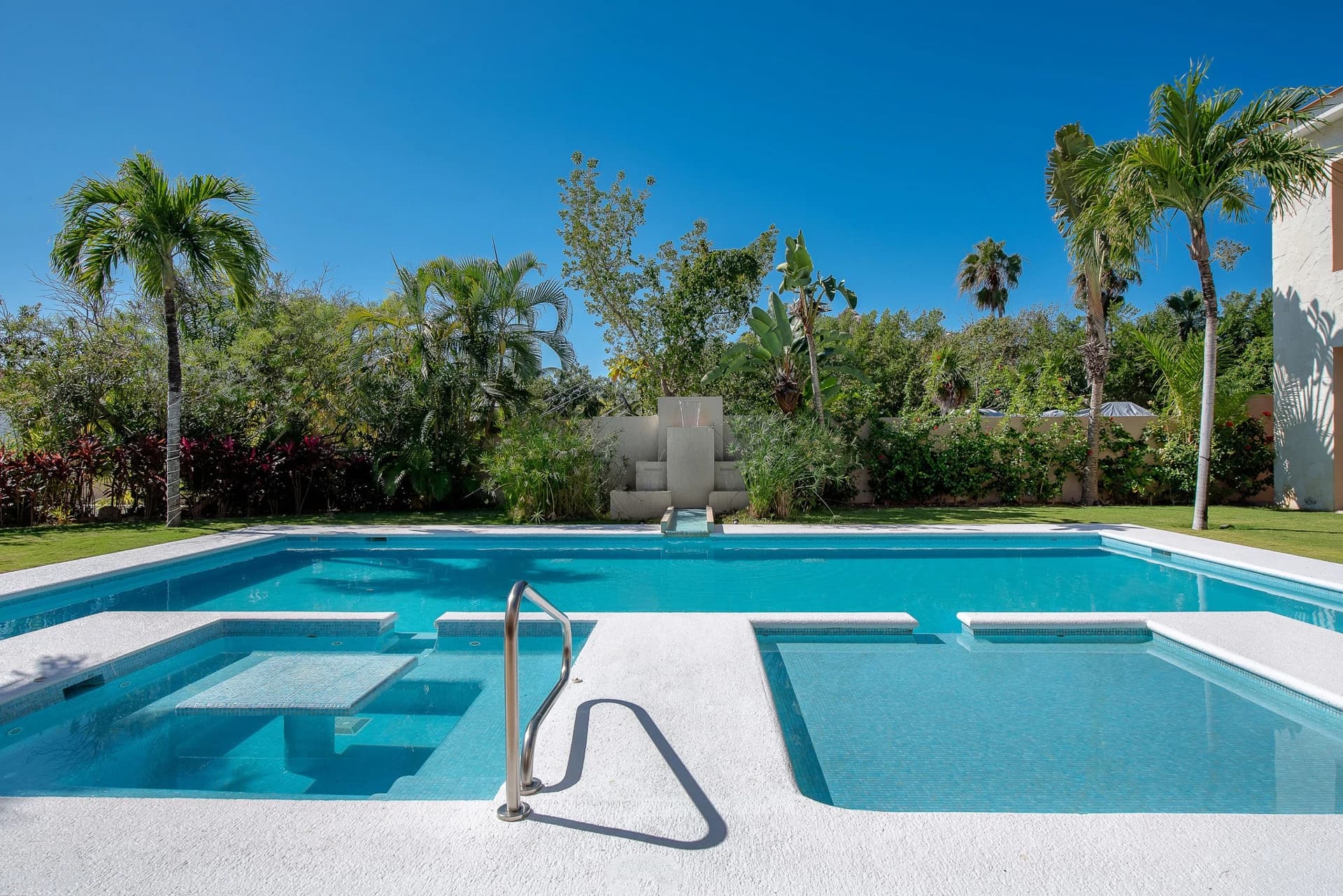 Marina Palms 5 Bedroom Waterfront Villa - photo 26