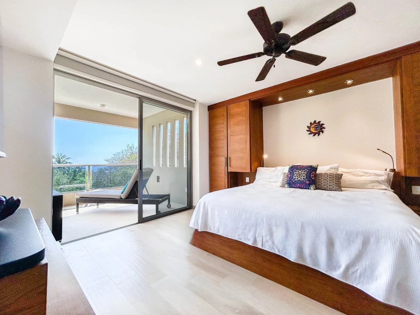 Cosmo 11 – 2 Bedroom Oceanview Condo - photo 3