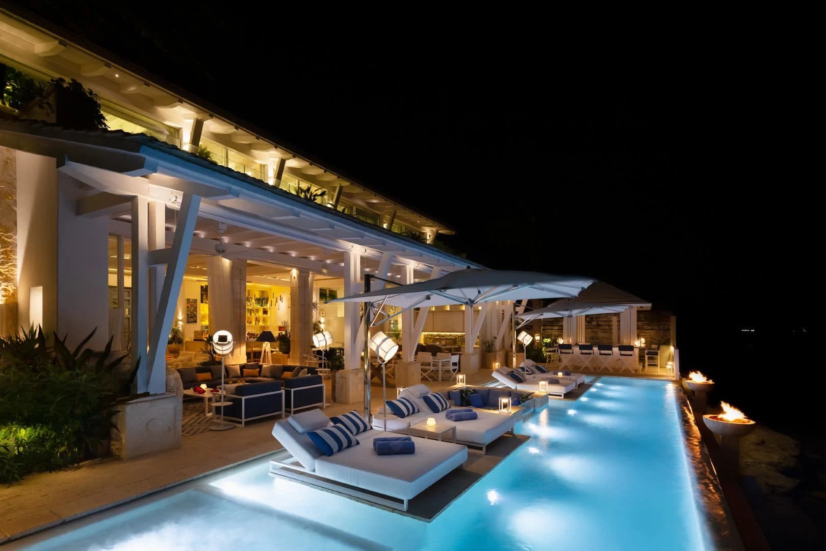 High-Performing Cancun Beachfront Turnkey Villa - photo 2