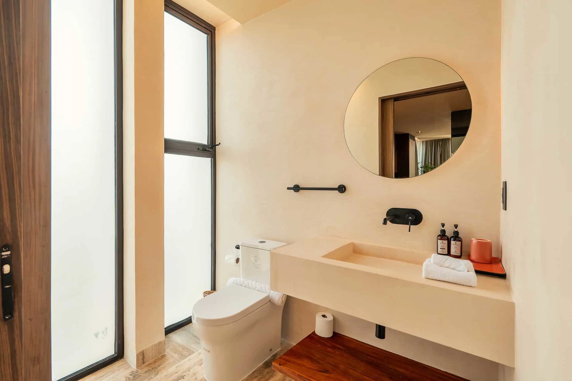 Bespoke 2 Bedroom Condo - photo 19