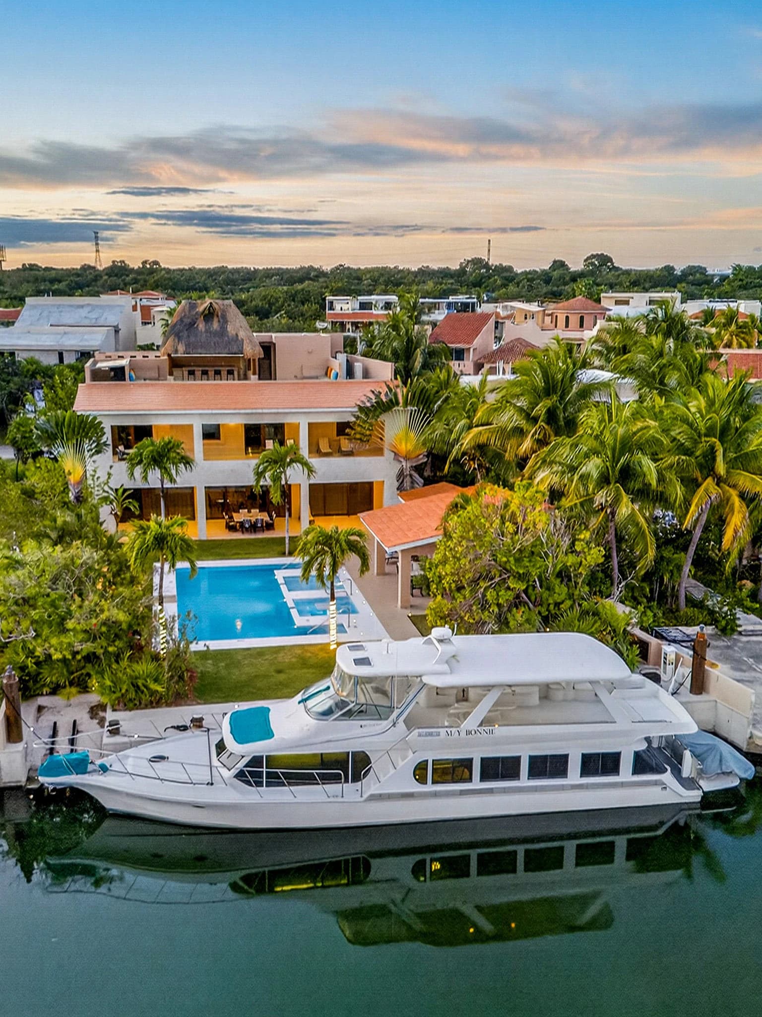 Marina Palms 5 Bedroom Waterfront Villa - photo 70