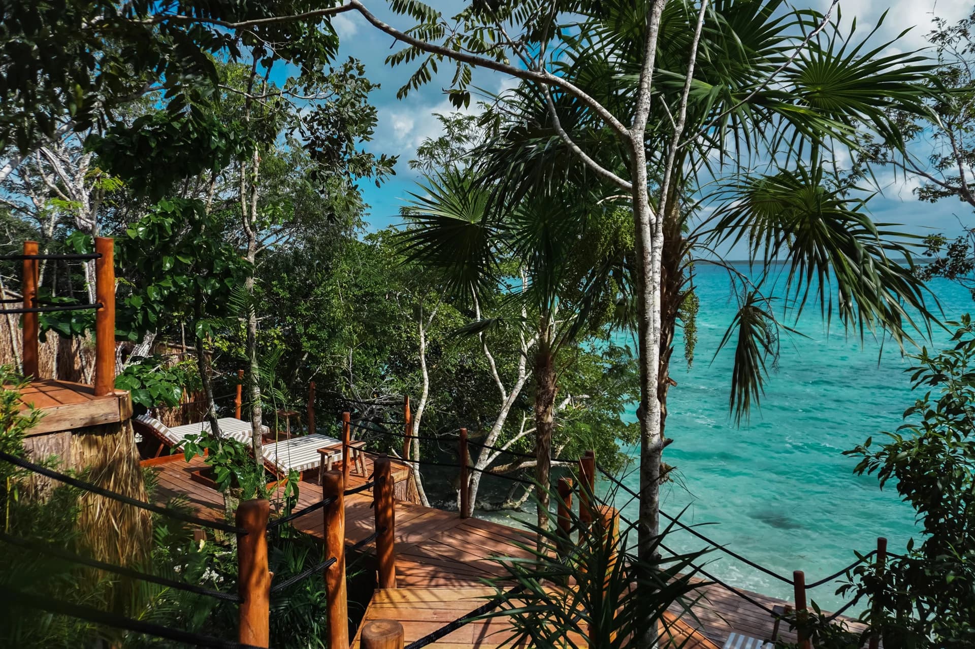13-Room Lake Front Bacalar Hotel - photo 3