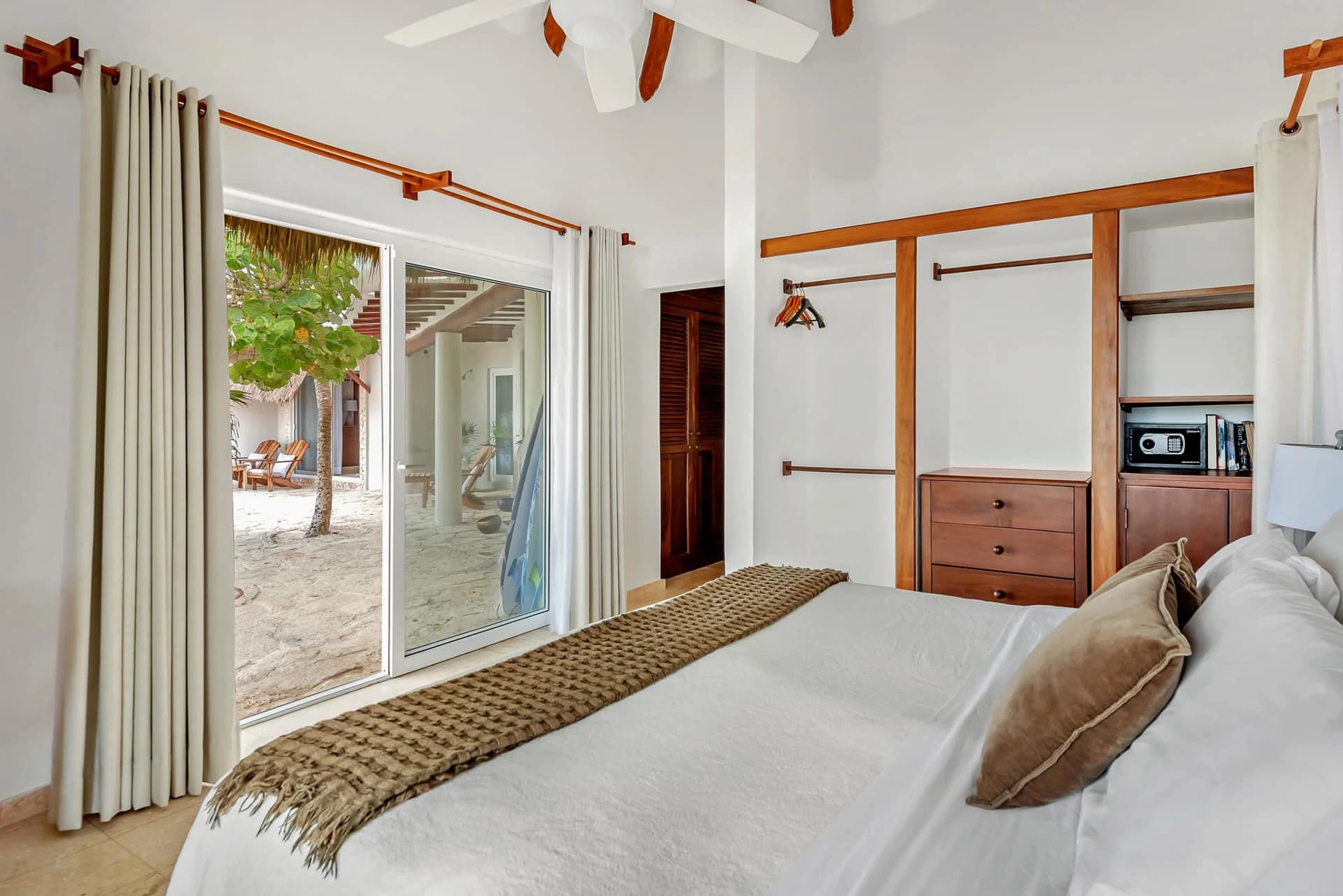 Casa Sofia 5 Bedroom Beachfront Villa - photo 44