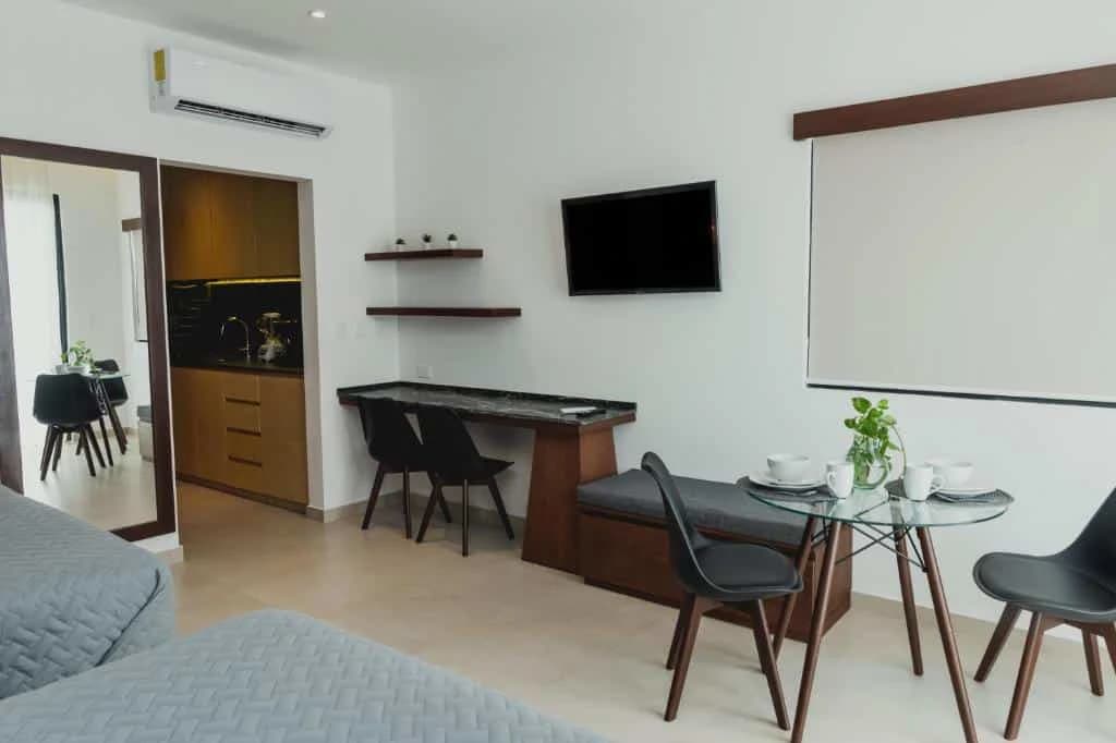 Coco Beach 25 Room Hotel - photo 10