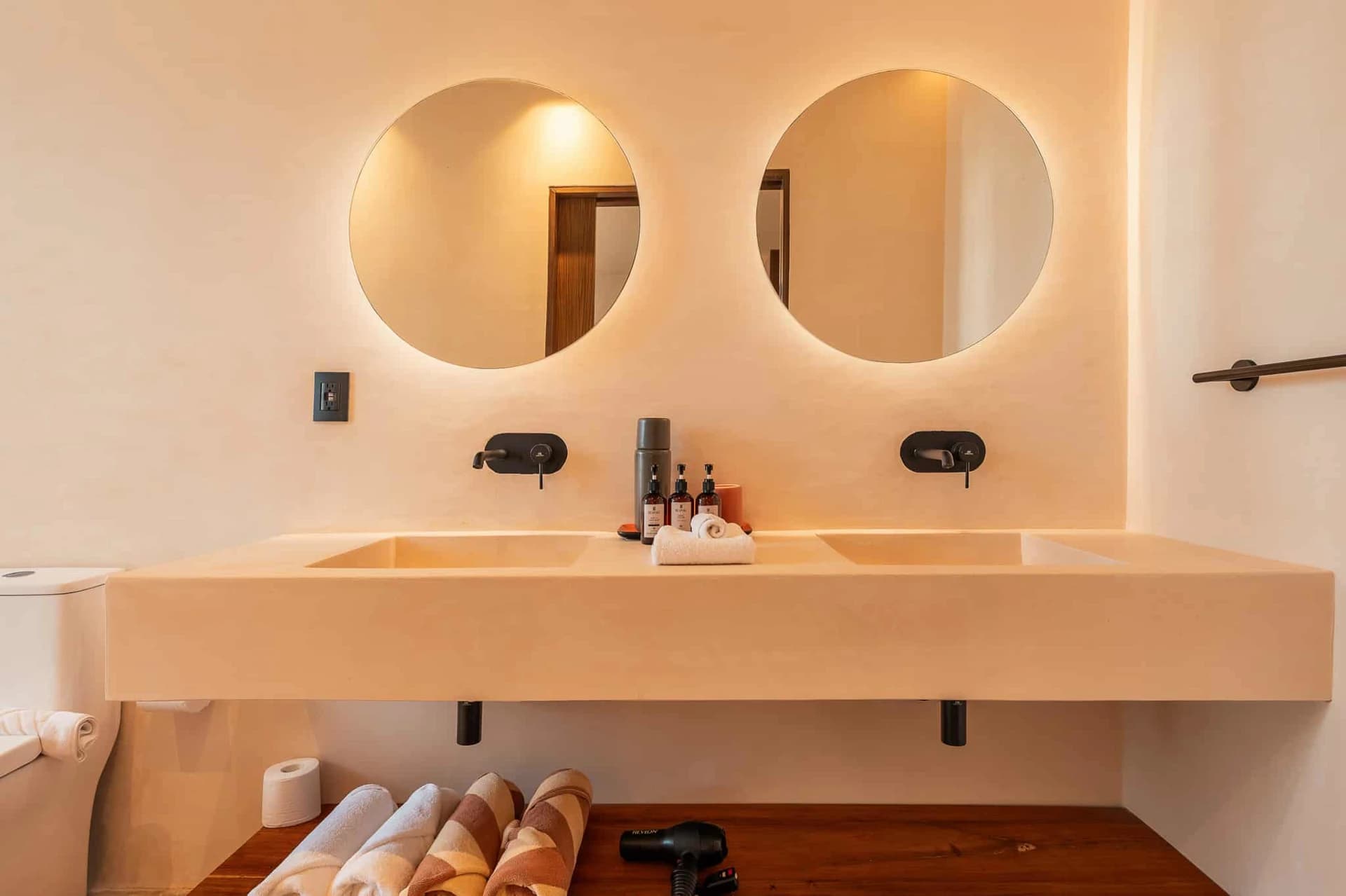 Bespoke 2 Bedroom Condo - photo 22