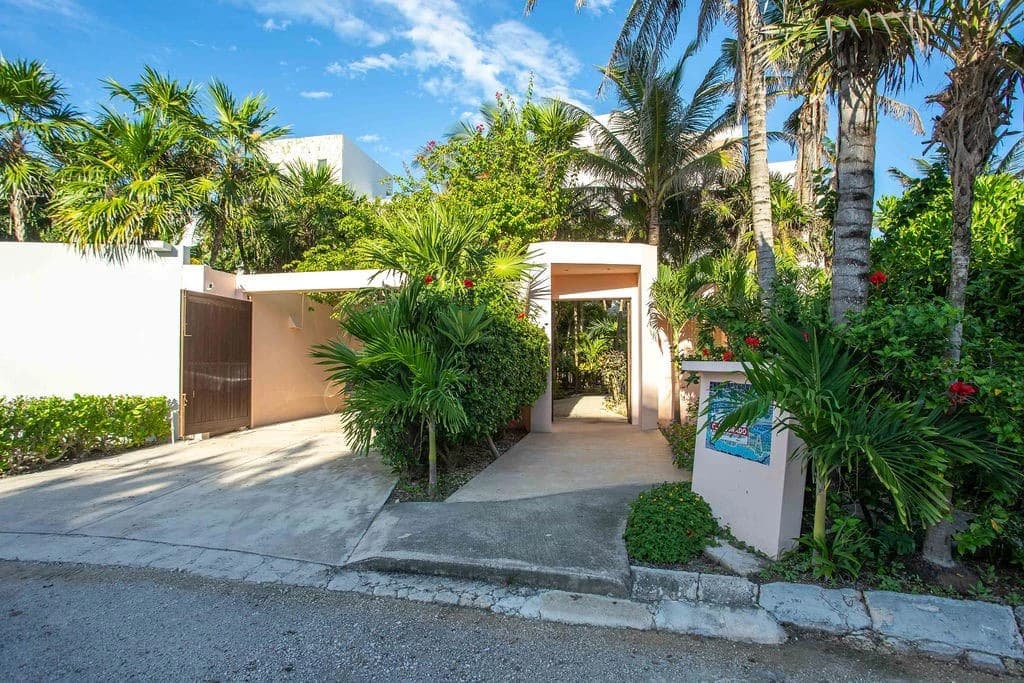 Fantasea 9 – 8 Bedroom Beachfront Villa - photo 43