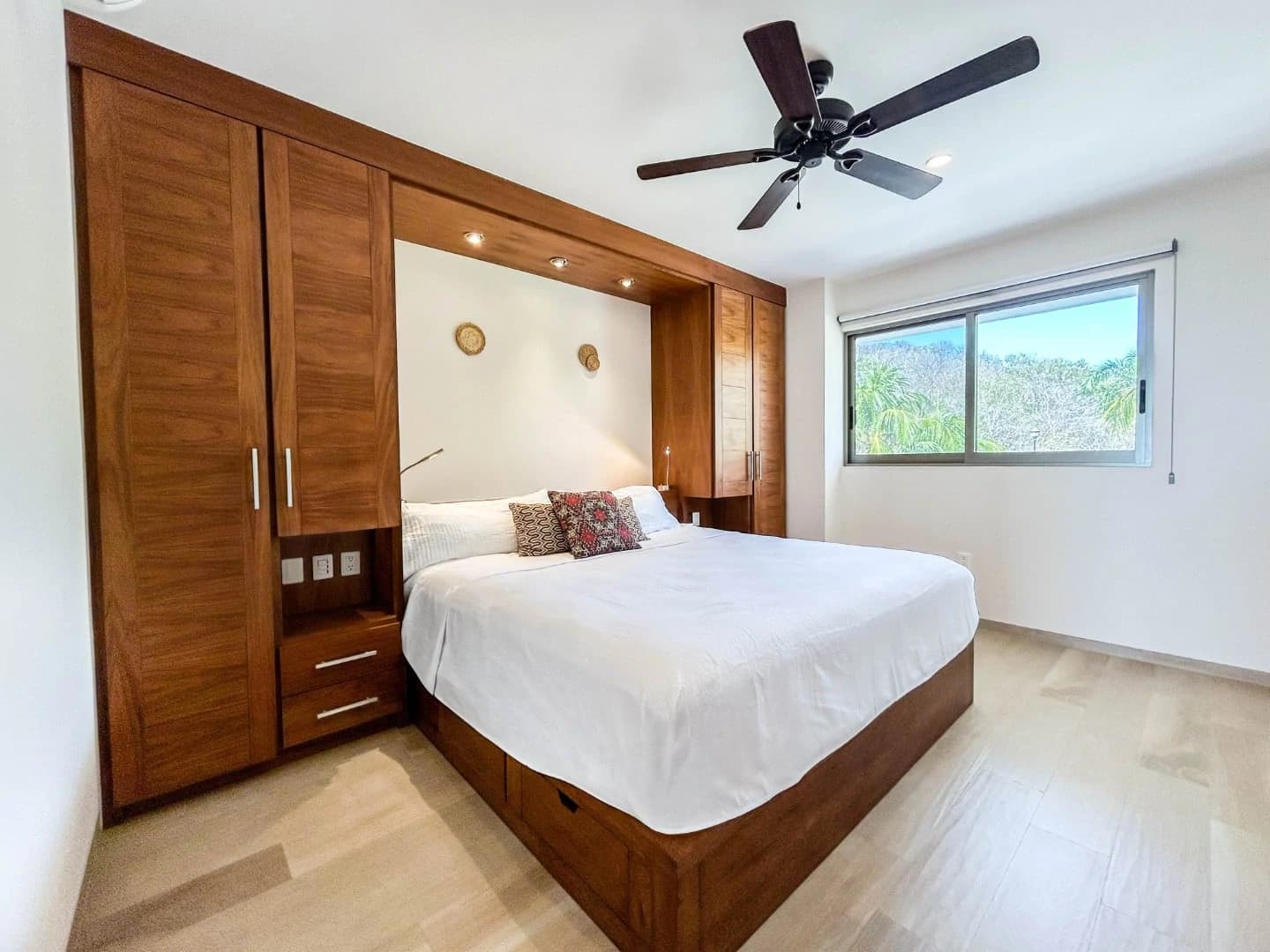 Cosmo 11 – 2 Bedroom Oceanview Condo - photo 6