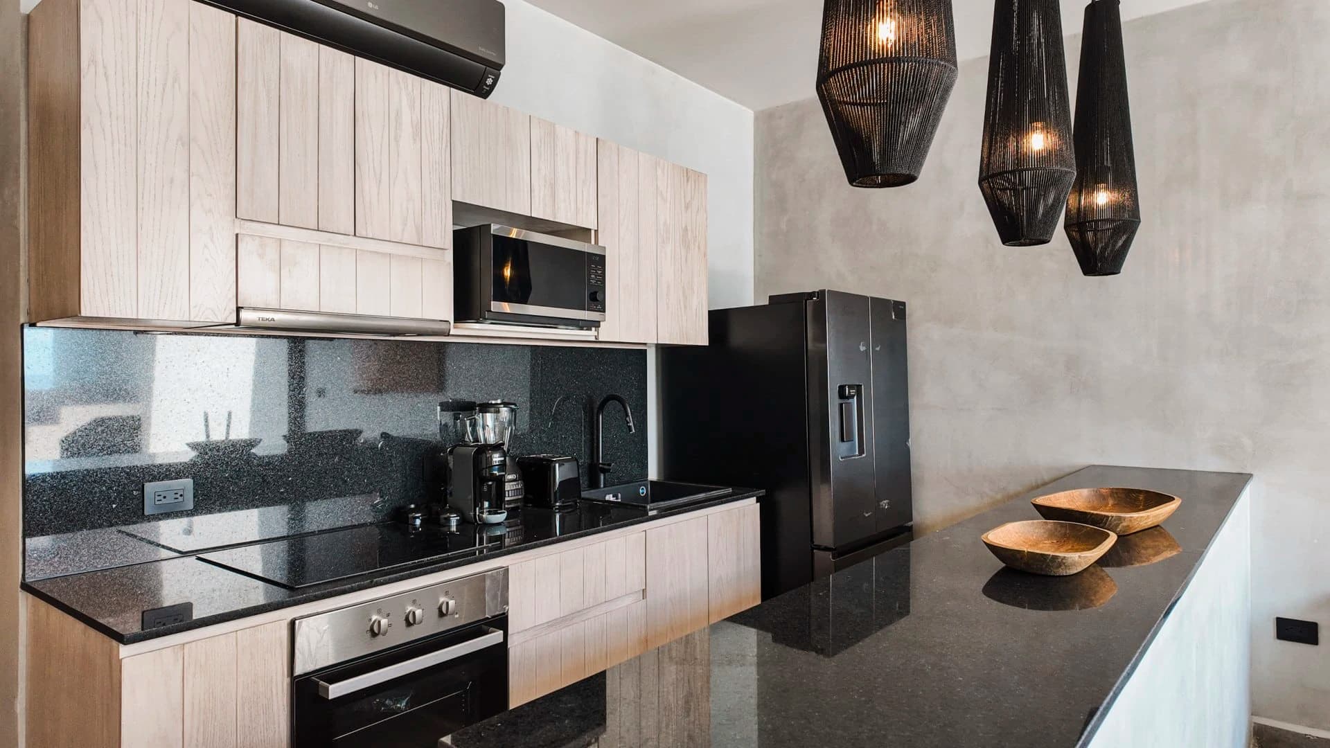 Neea 1 Bedroom Beachfront Condo - photo 4