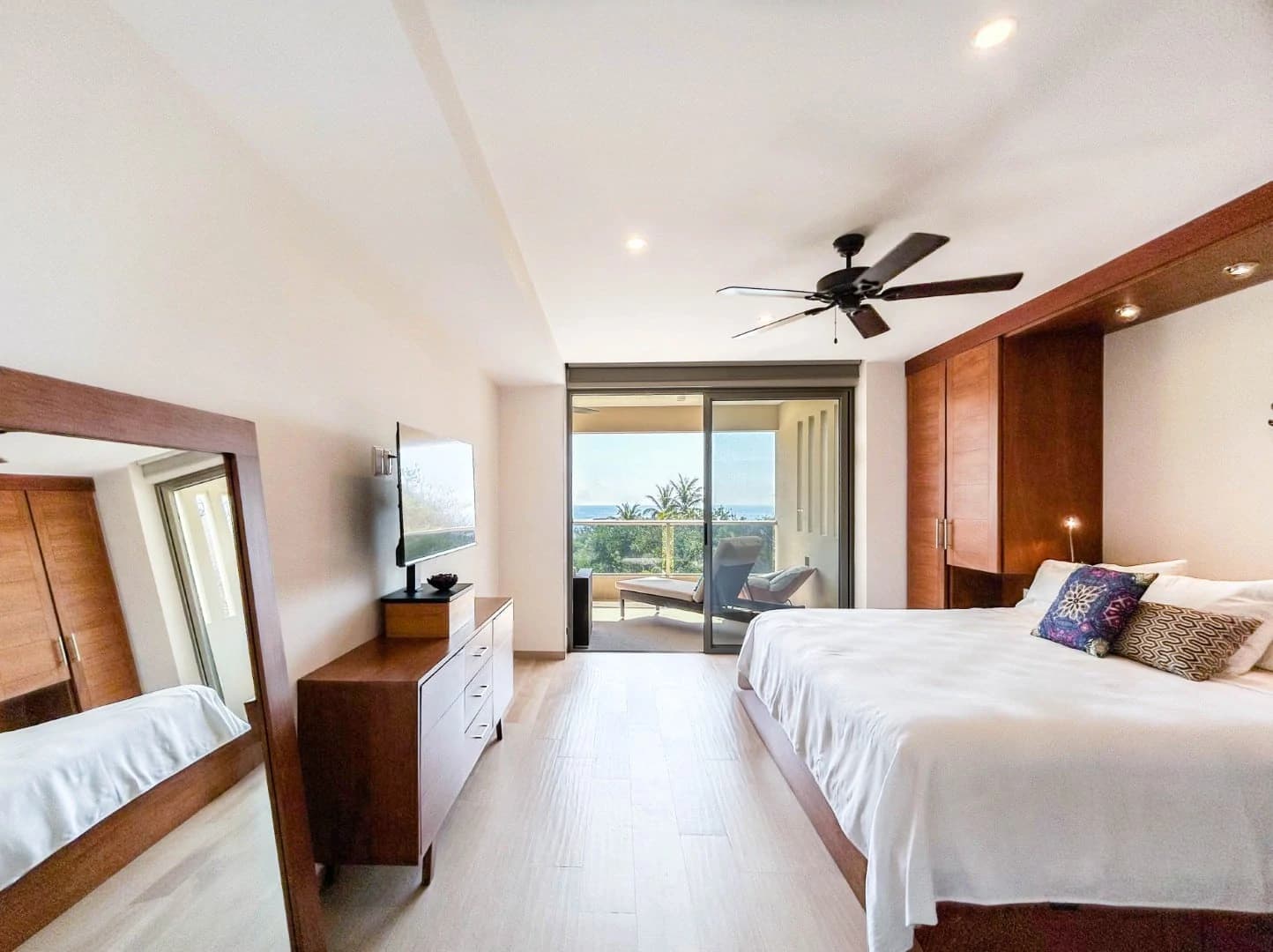 Cosmo 11 – 2 Bedroom Oceanview Condo - photo 8