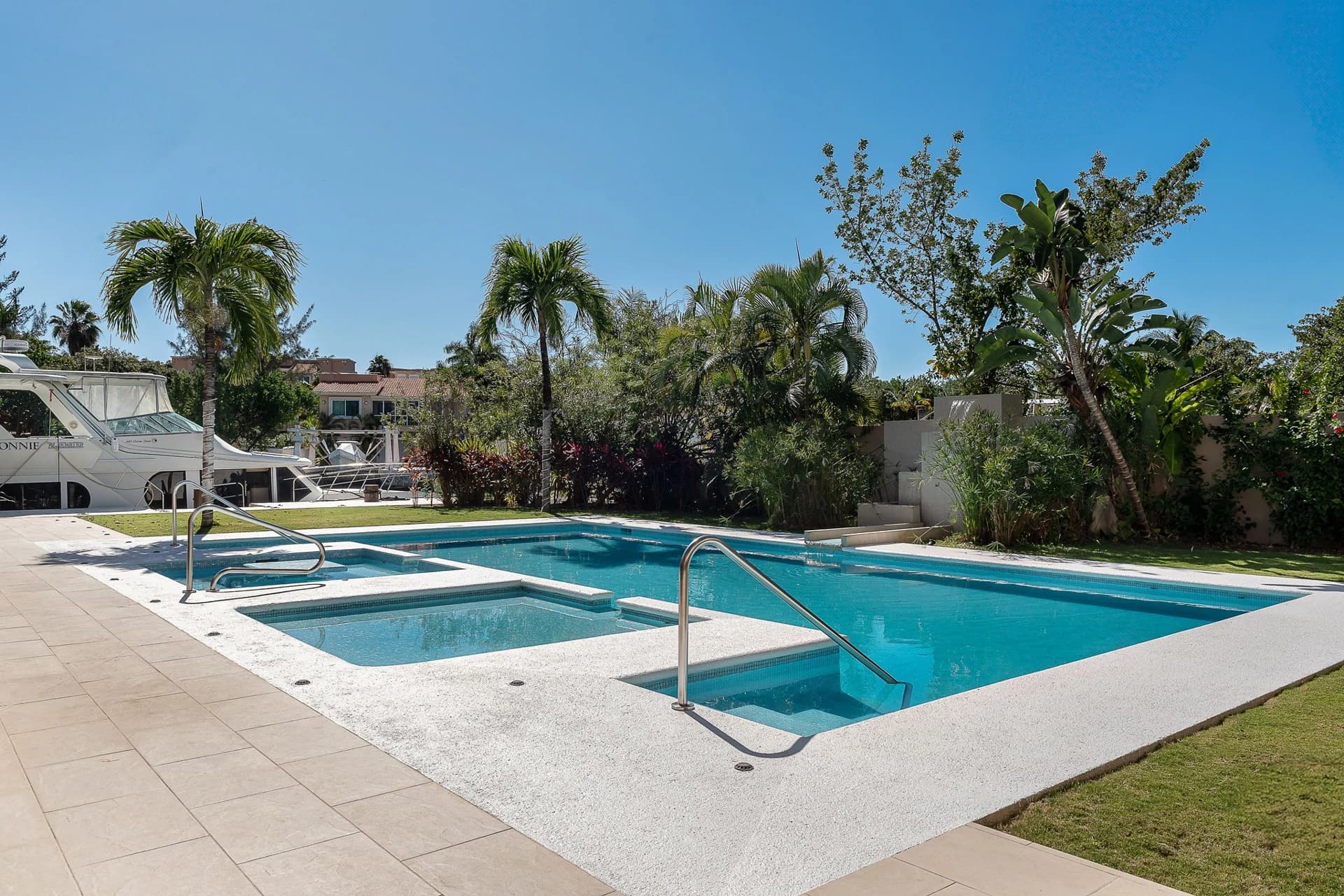 Marina Palms 5 Bedroom Waterfront Villa - photo 25