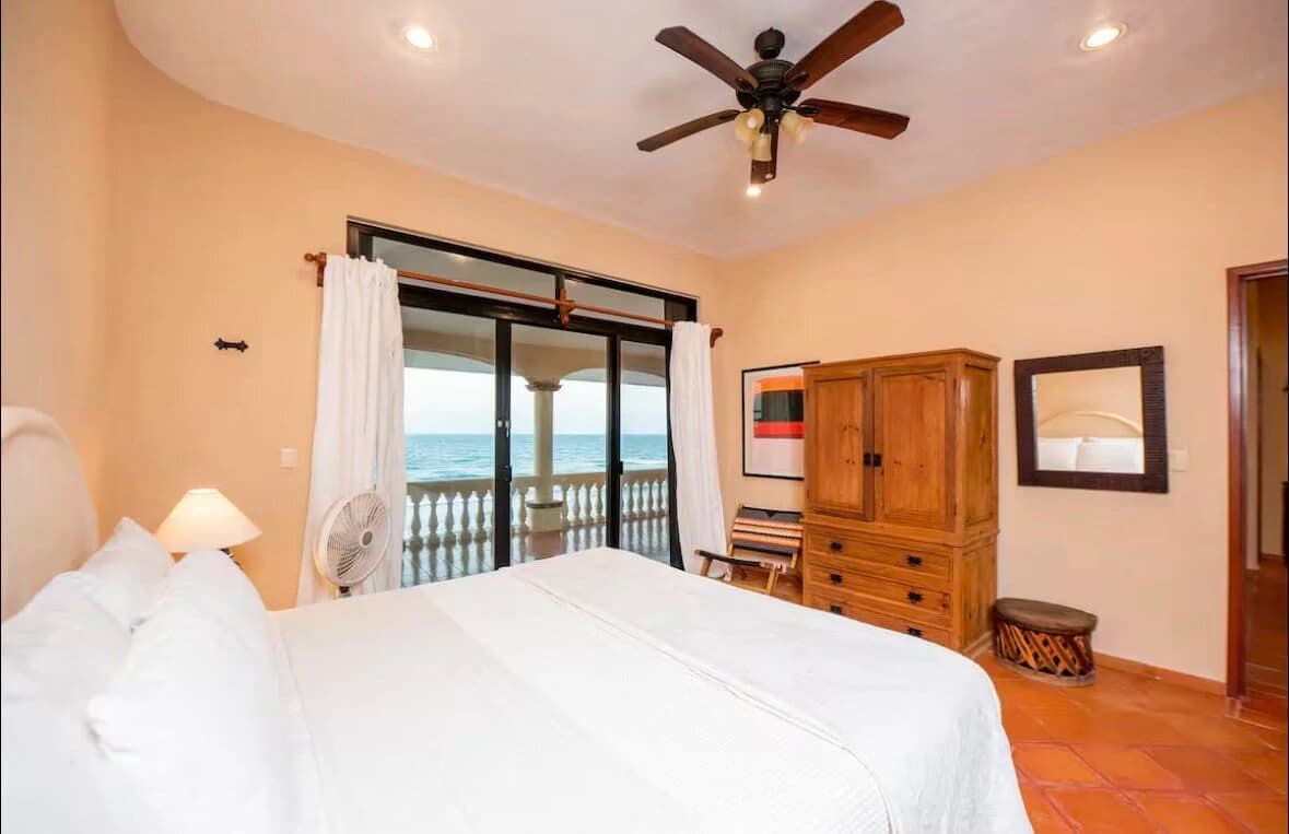 Casa Tres Palmeras 4 Bedroom Beachfront Villa - photo 46