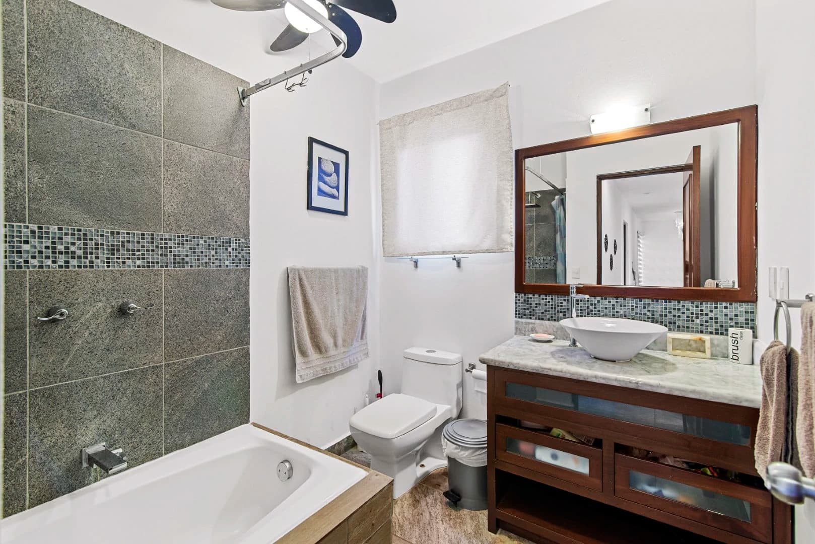 Villa Victoria 4 Bedroom Home - photo 34