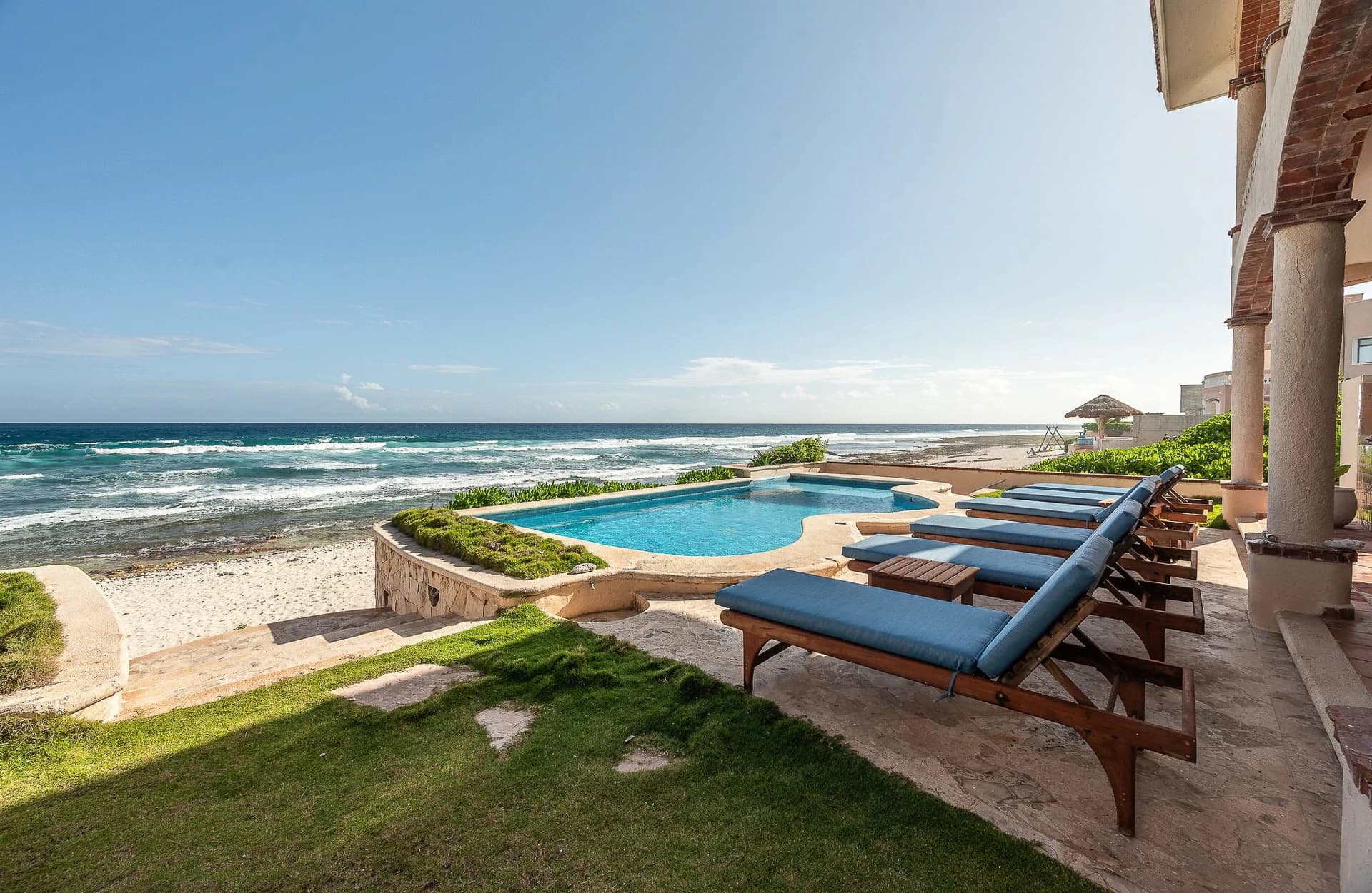 Casa Tres Palmeras 4 Bedroom Beachfront Villa - photo 5