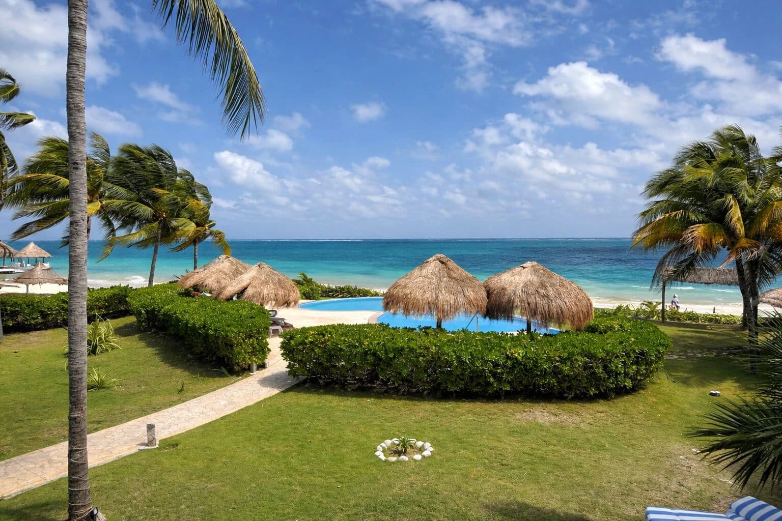 Villa Solé 4 Bedroom Beachfront Home - photo 7