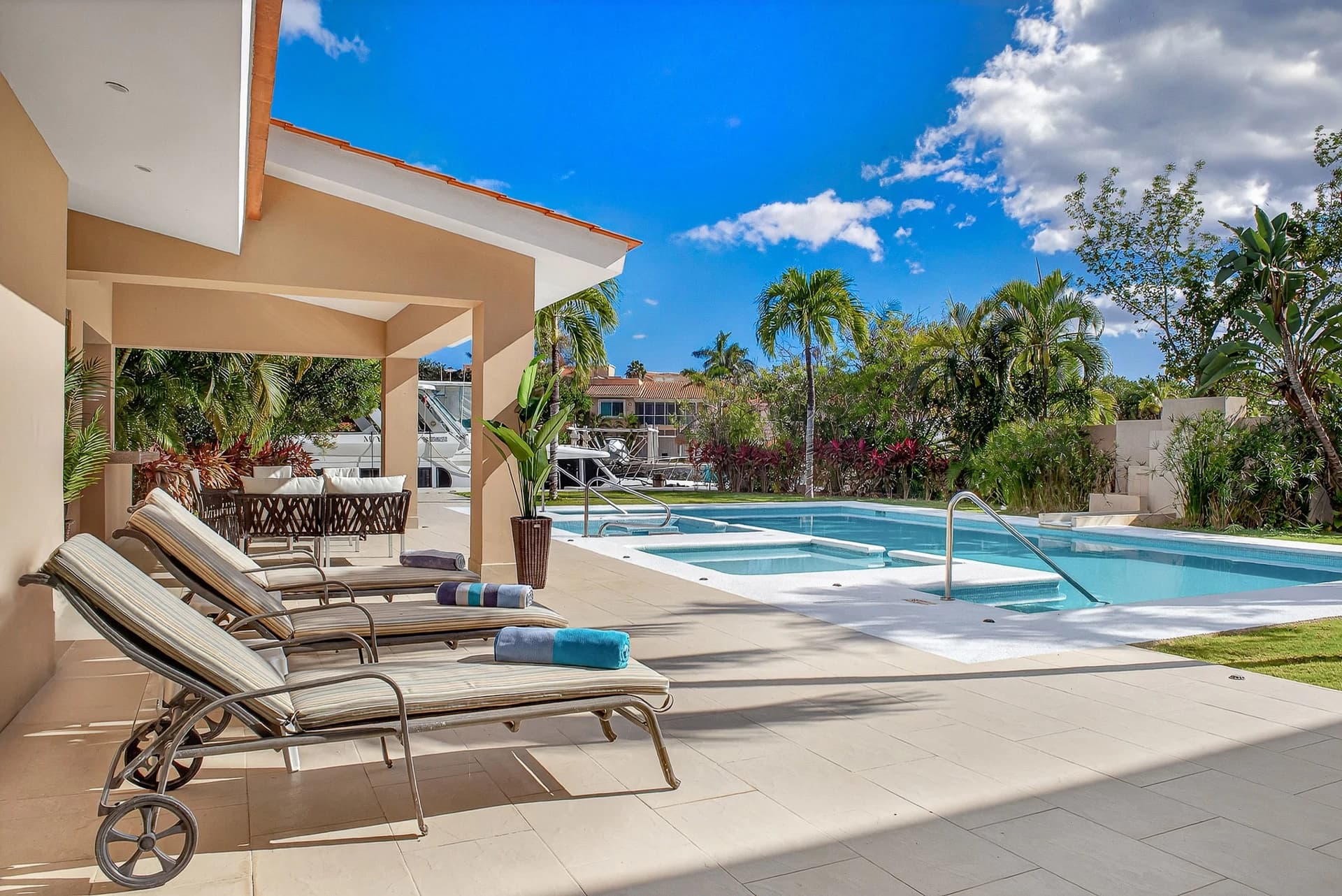 Marina Palms 5 Bedroom Waterfront Villa - photo 40