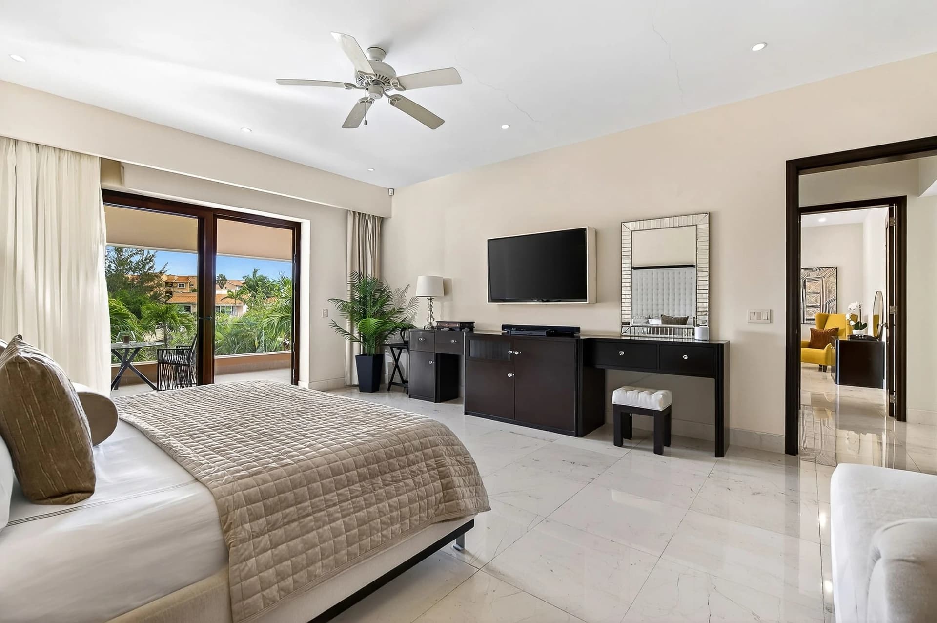 Marina Palms 5 Bedroom Waterfront Villa - photo 44