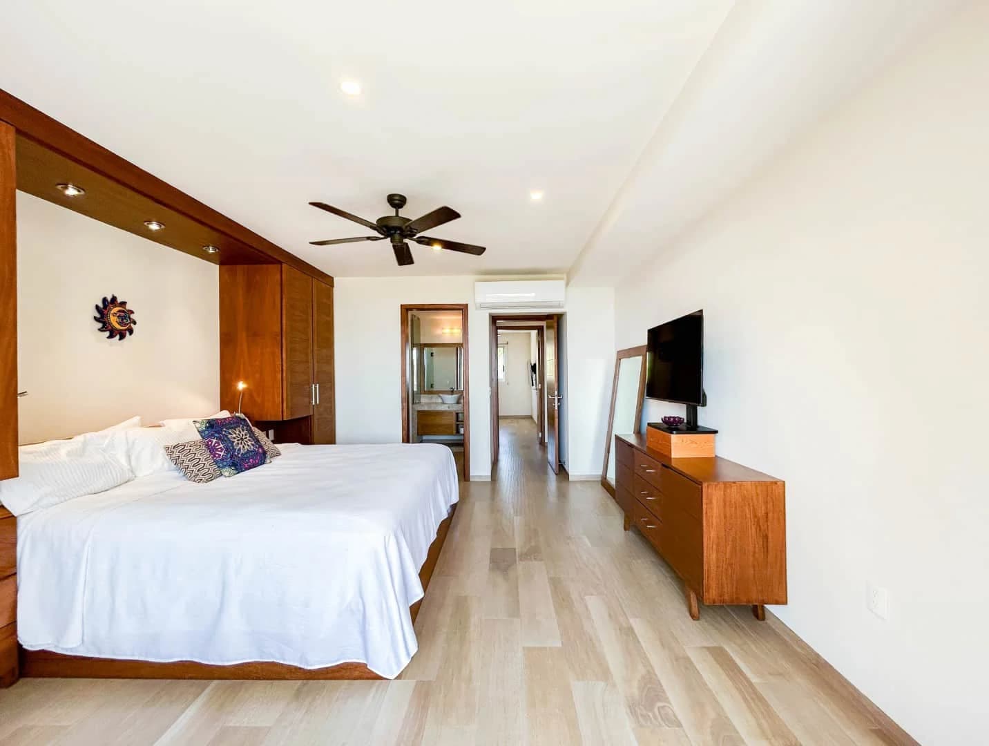 Cosmo 11 – 2 Bedroom Oceanview Condo - photo 10