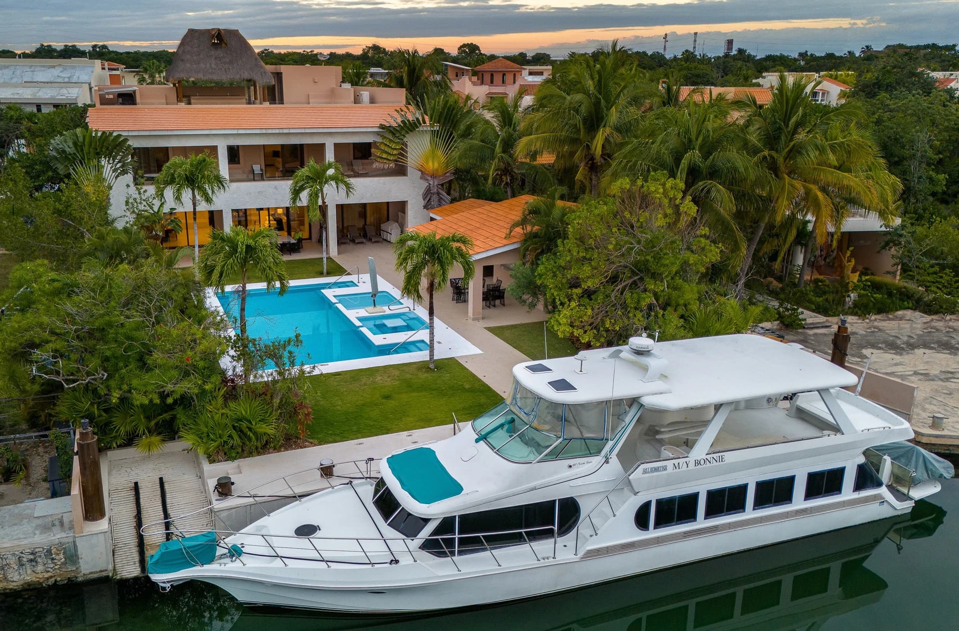 Marina Palms 5 Bedroom Waterfront Villa - photo 1