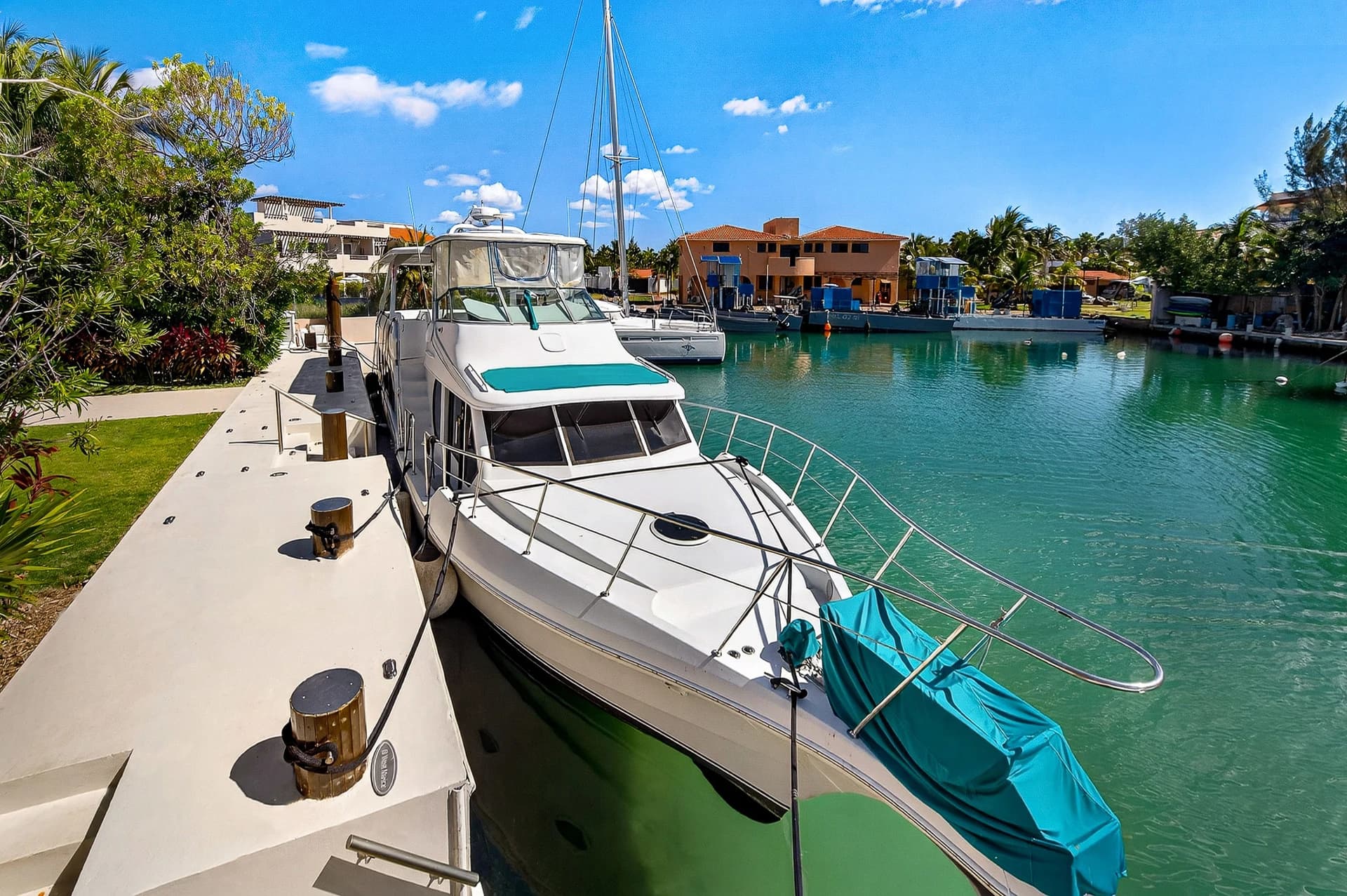 Marina Palms 5 Bedroom Waterfront Villa - photo 41