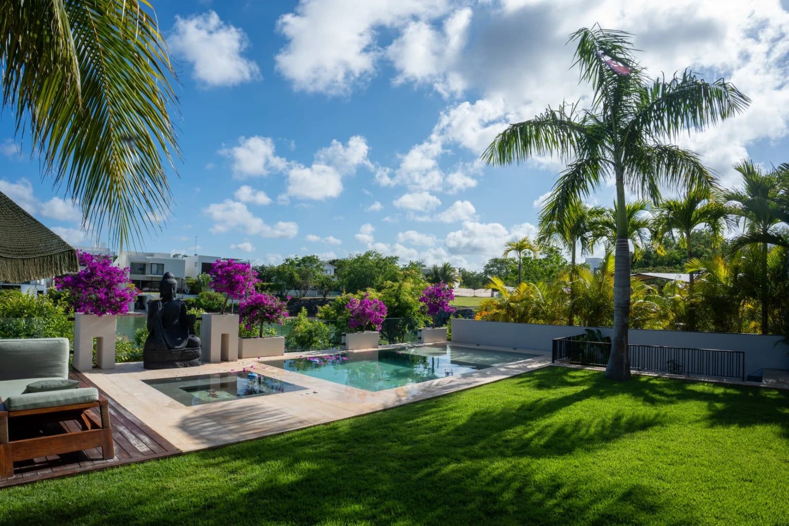 Villa Flamingos 4 Bedroom Waterfront Home - photo 1
