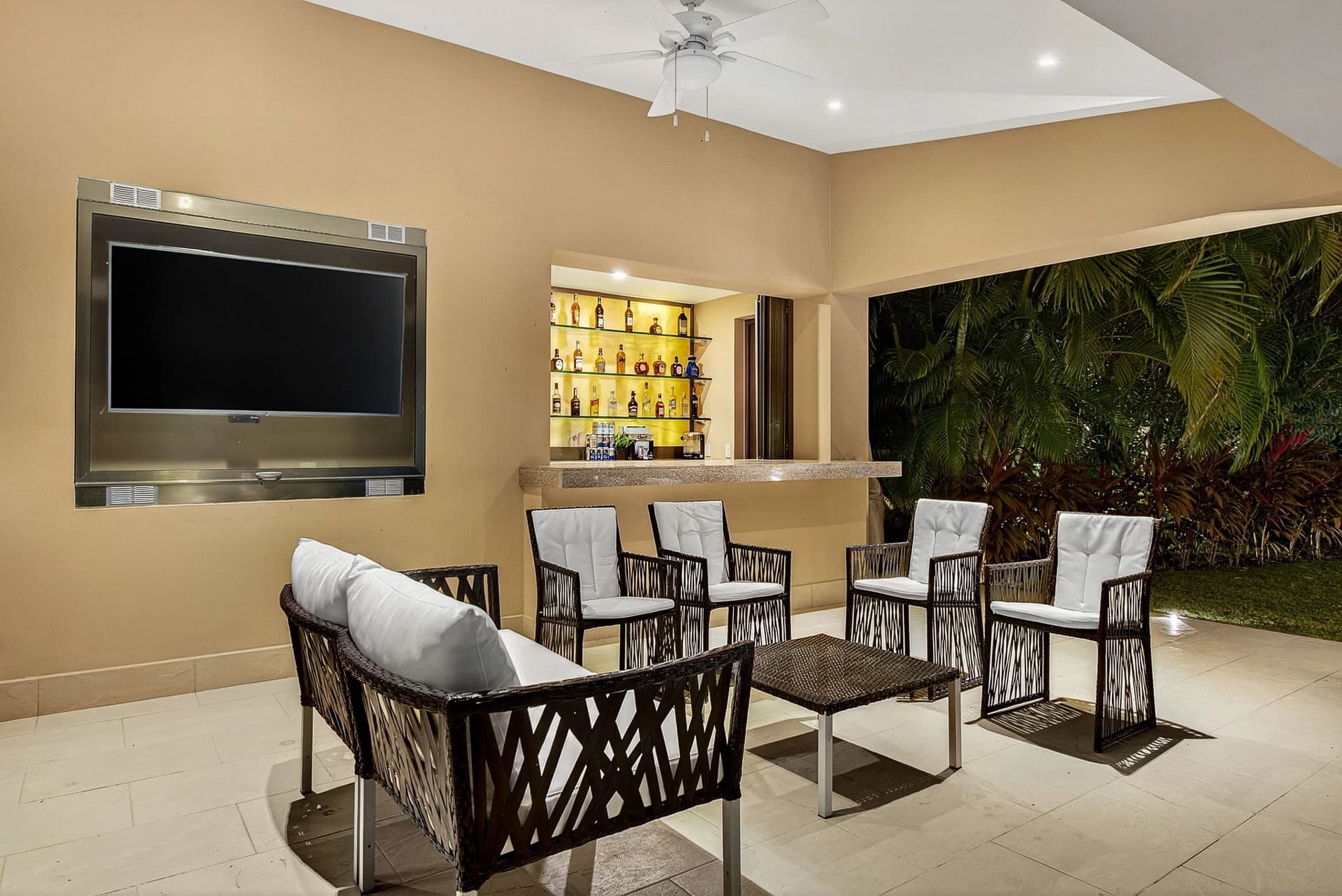 Marina Palms 5 Bedroom Waterfront Villa - photo 43
