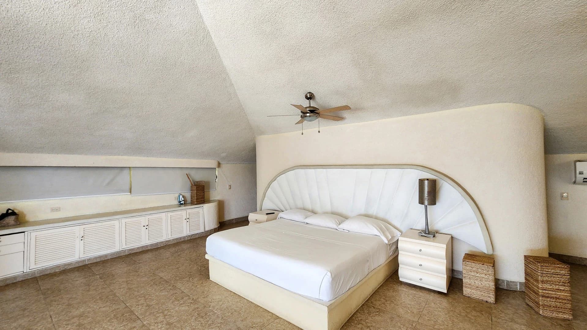 Lomas Del Marques 6 Bedroom Oceanview Home - photo 3