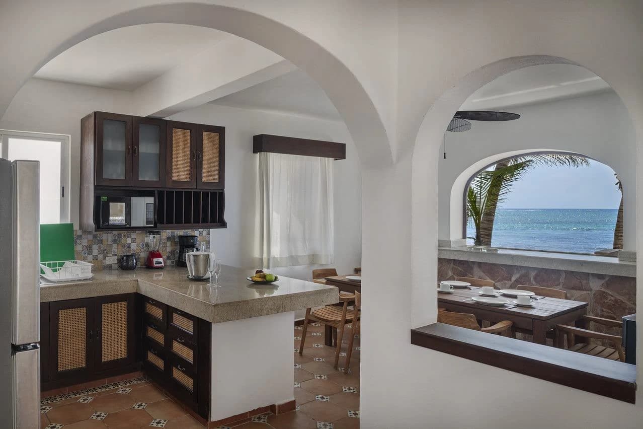 Casa Caracol 4 Bedroom Beachfront Villa - photo 3