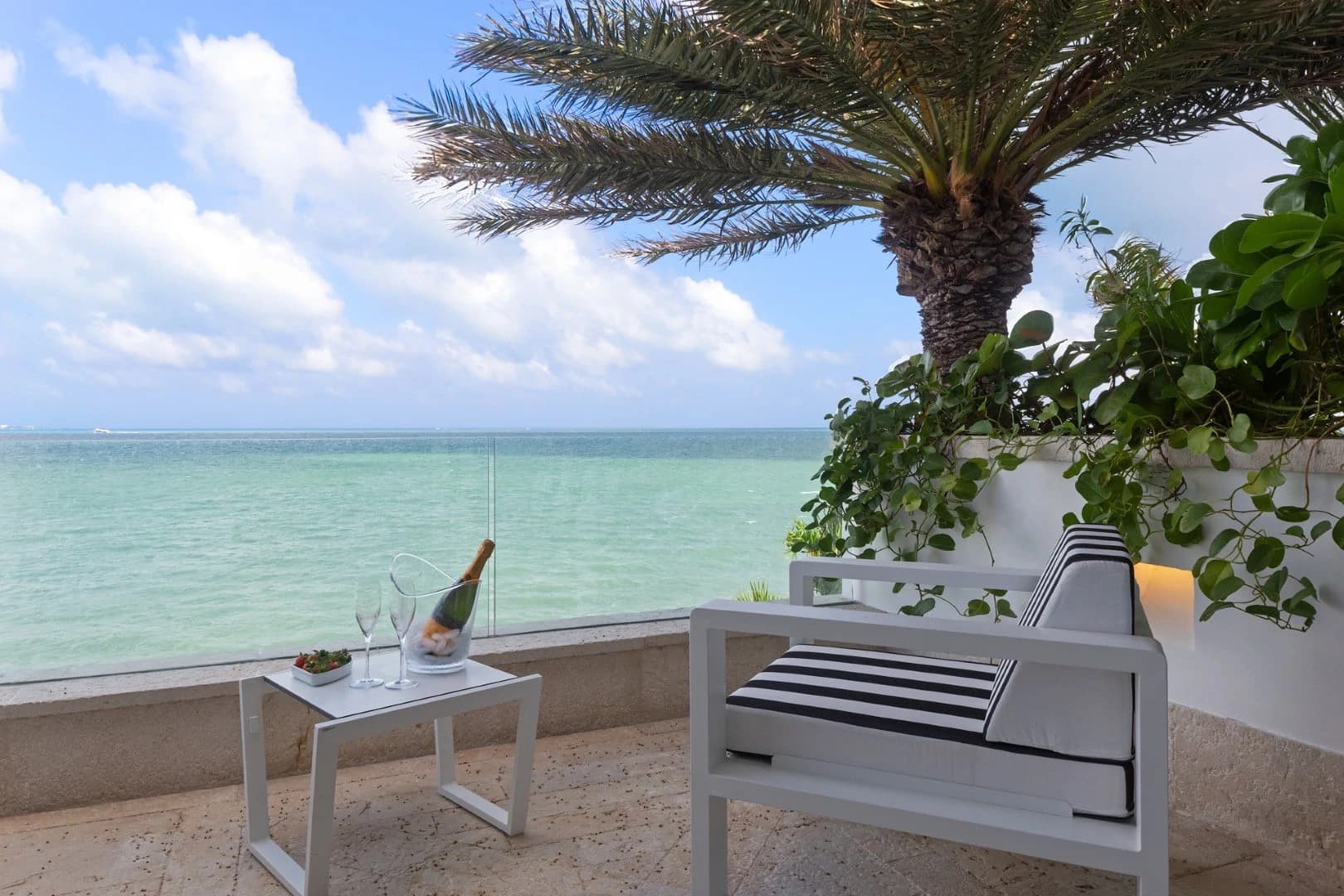 High-Performing Cancun Beachfront Turnkey Villa - photo 13