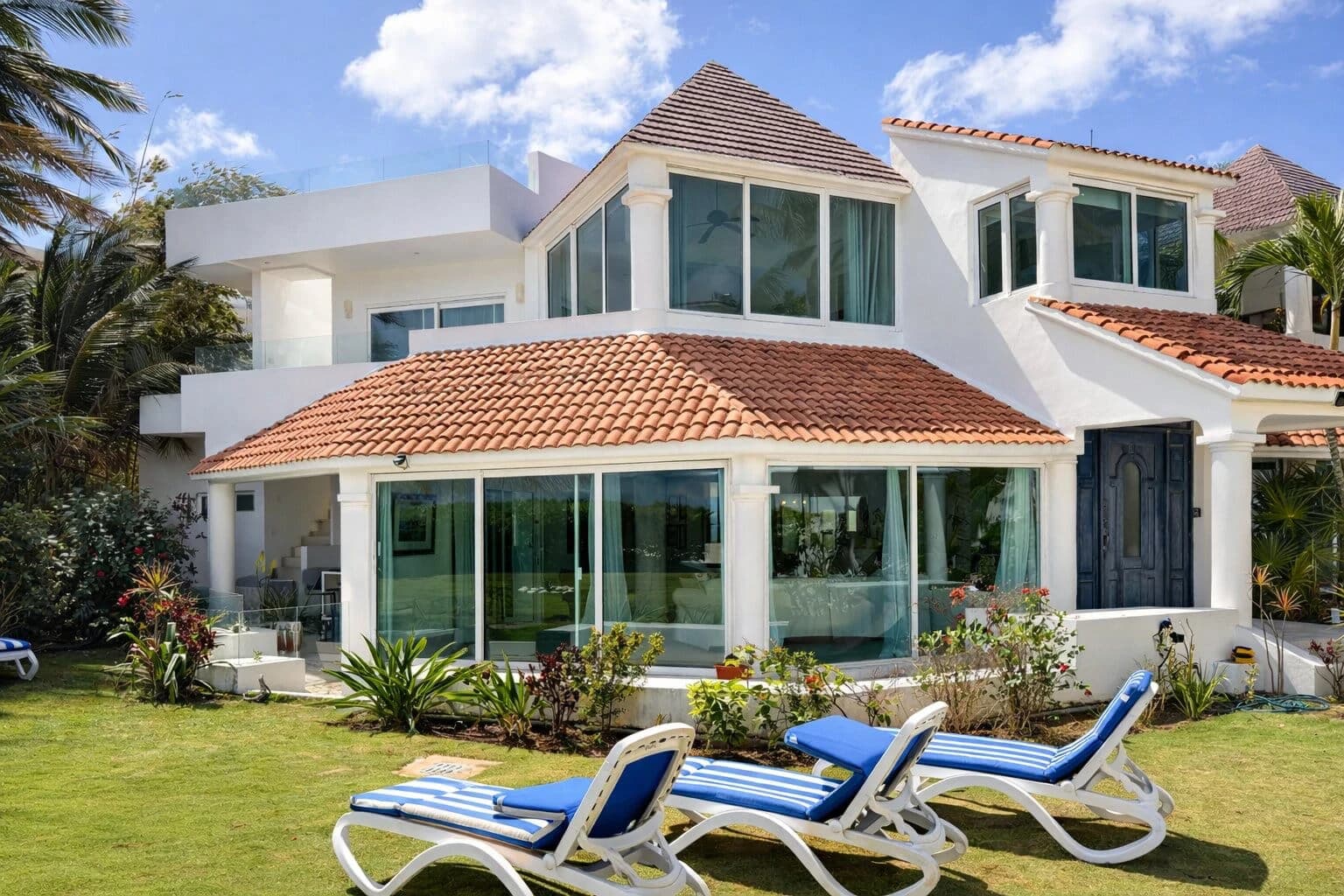 Villa Solé 4 Bedroom Beachfront Home - photo 14