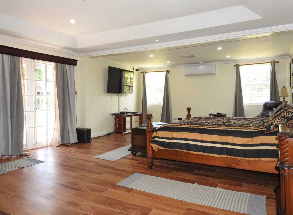 Four Bed Villa, Cap Estate. - photo 8