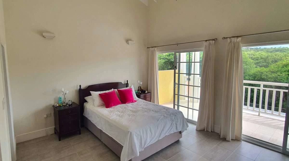 Sunnyside Villa, Cap Estate. - photo 18