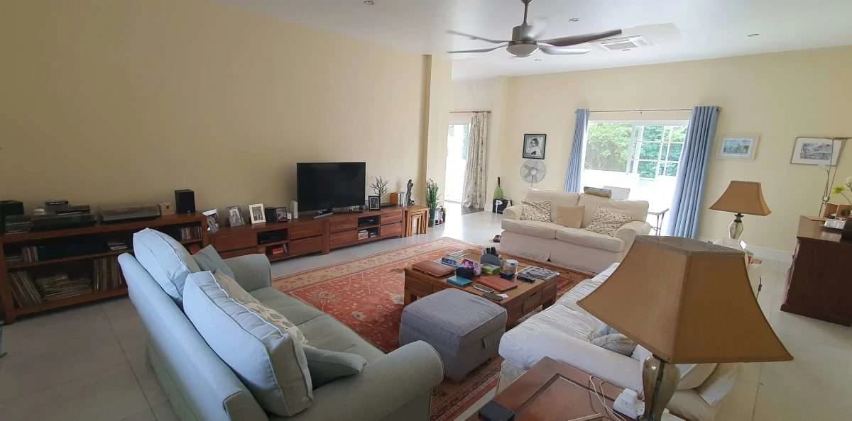 Sunnyside Villa, Cap Estate. - photo 8