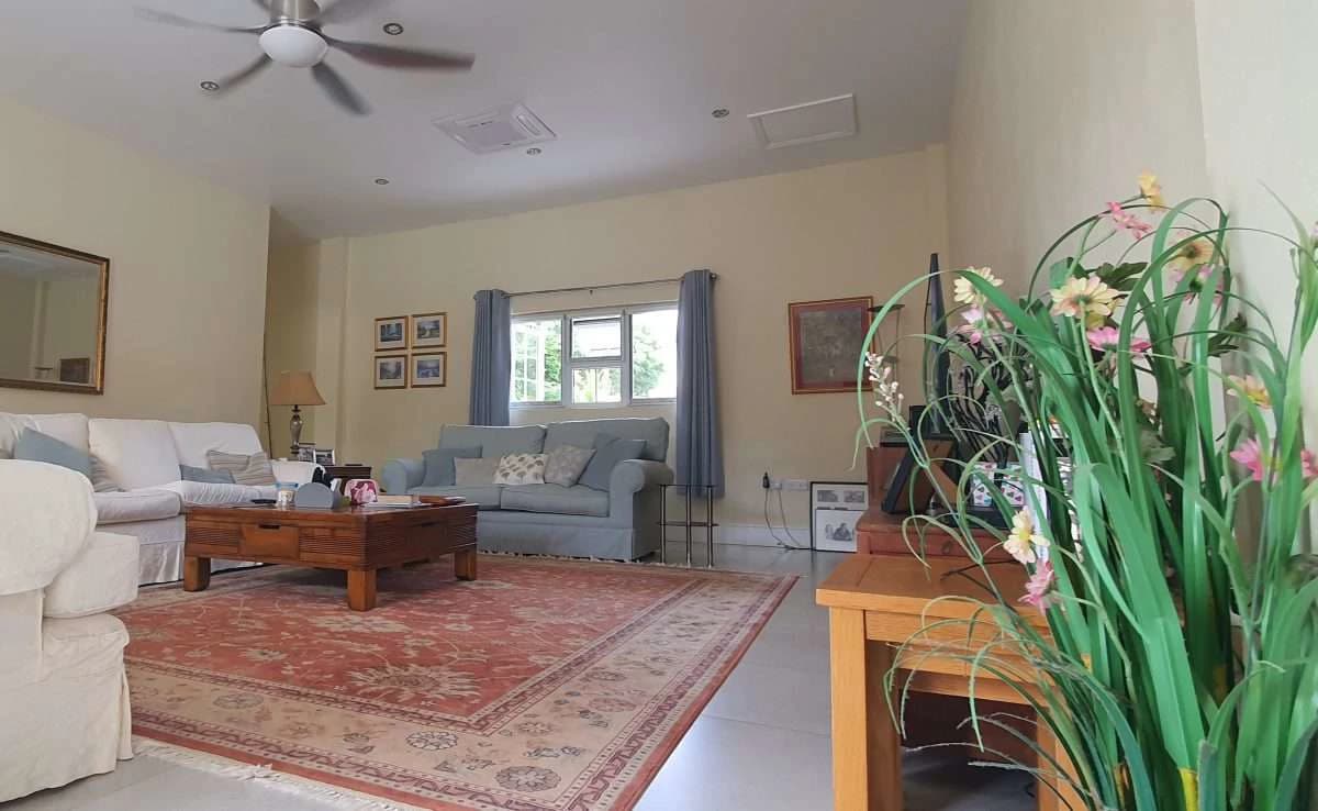 Sunnyside Villa, Cap Estate. - photo 9