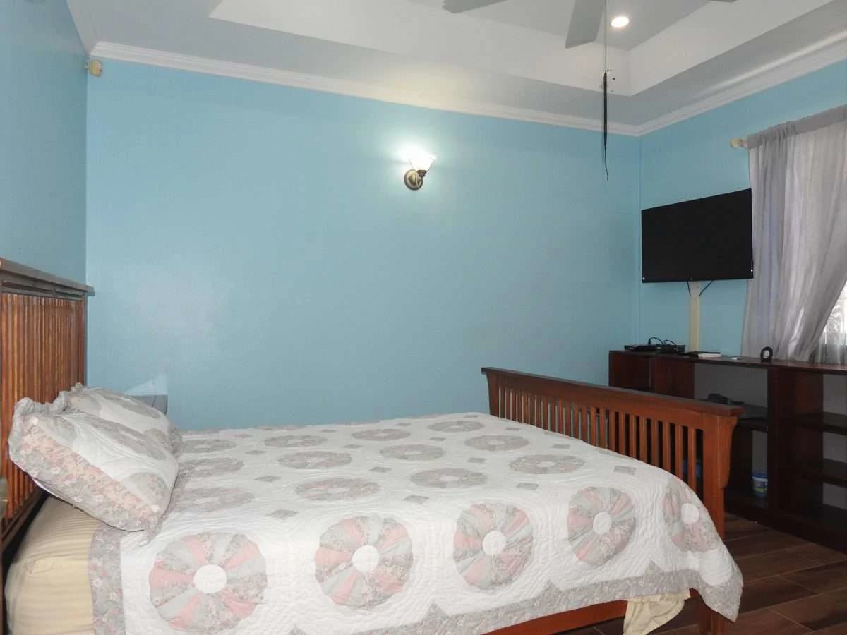 Four Bed Villa, Cap Estate. - photo 10