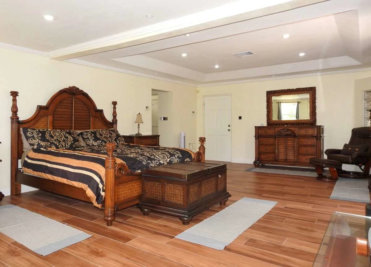 Four Bed Villa, Cap Estate. - photo 11