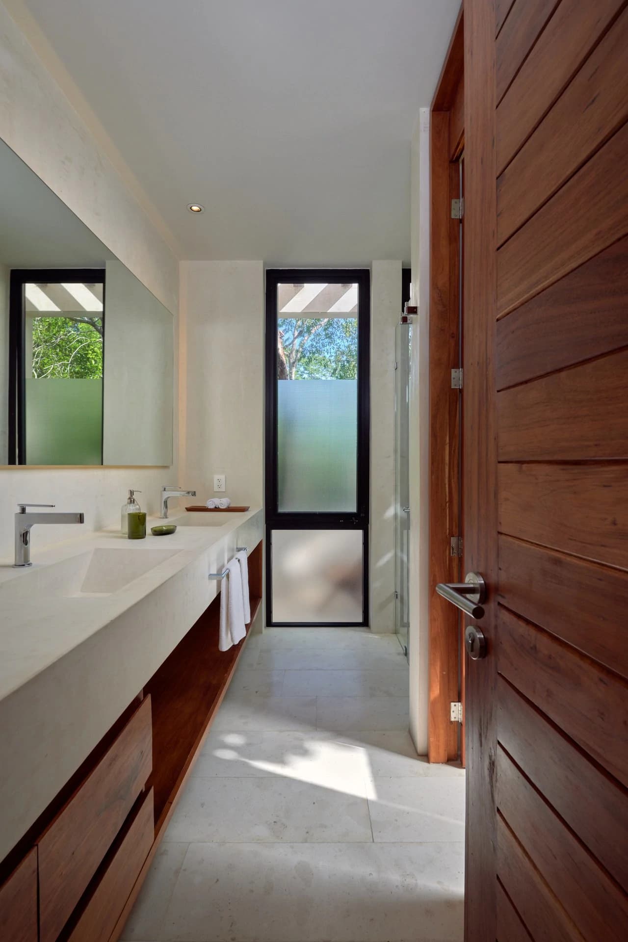 Casa Thomas | 3BR Jungle Villa with Rooftop Pool - photo 11