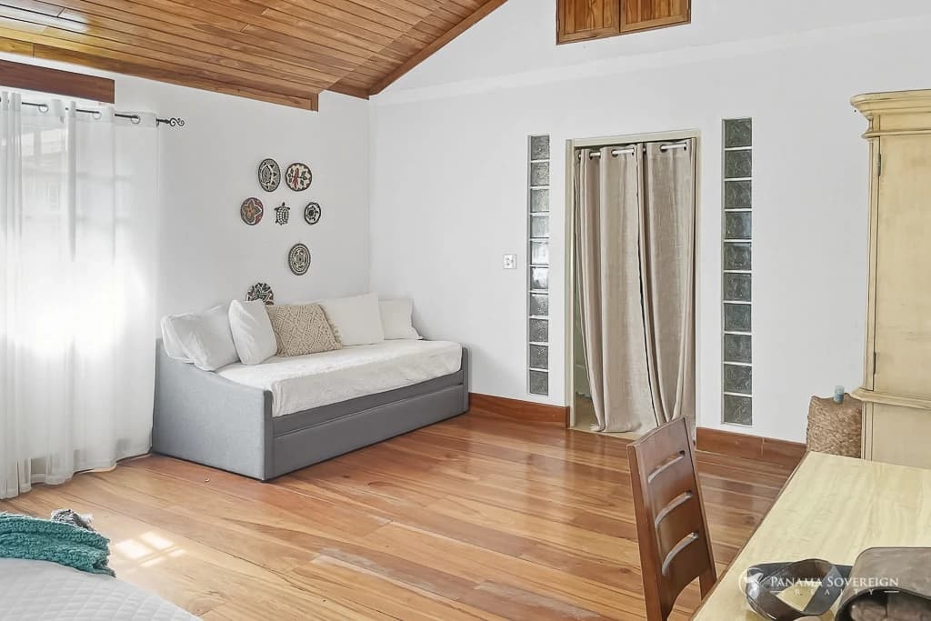 3 Bedroom House in San Carlos - photo 24