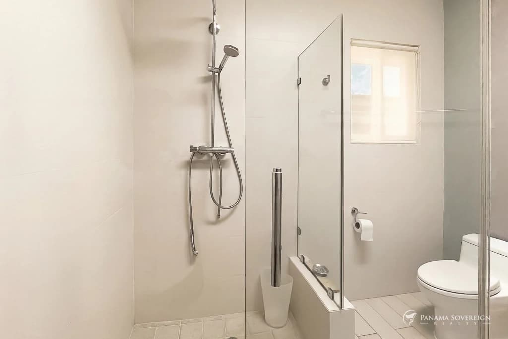 5 Bedroom House in San Carlos - photo 28