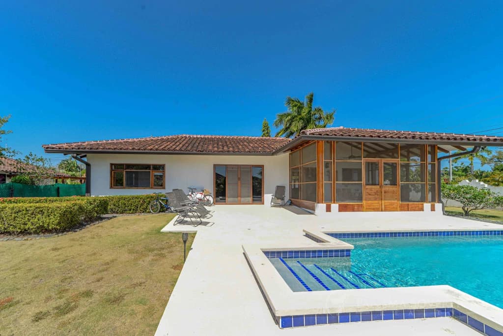 3 Bedroom House in Pedasi - photo 2