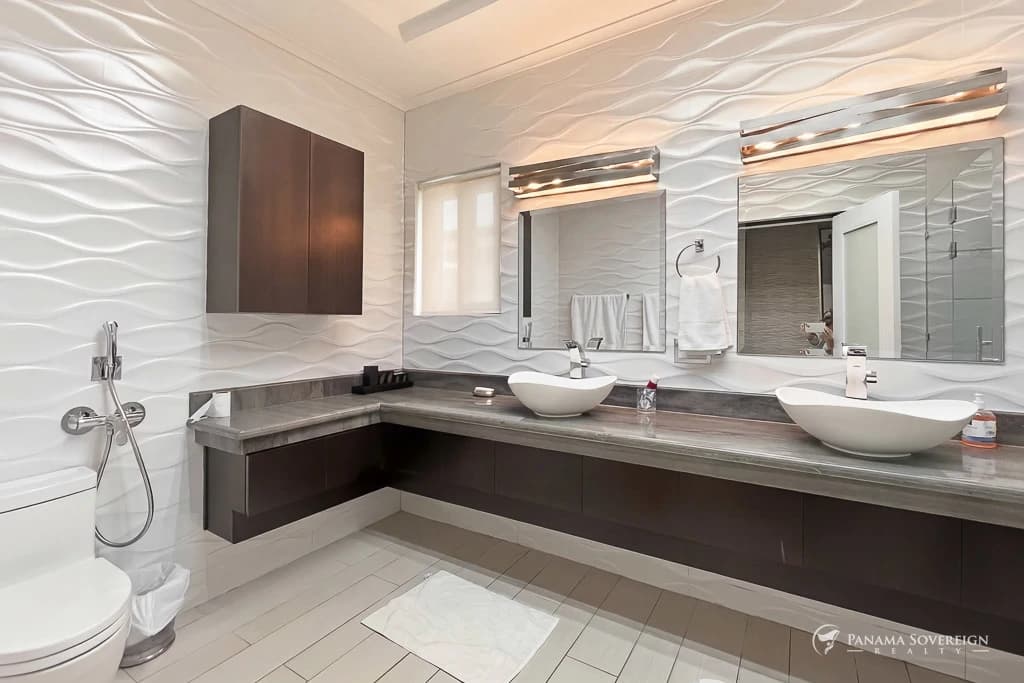 5 Bedroom House in San Carlos - photo 29