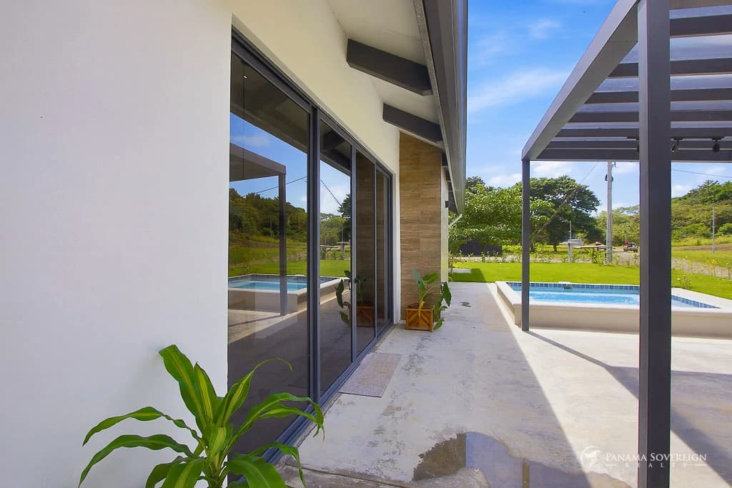 3 Bedroom House in Canas - photo 4